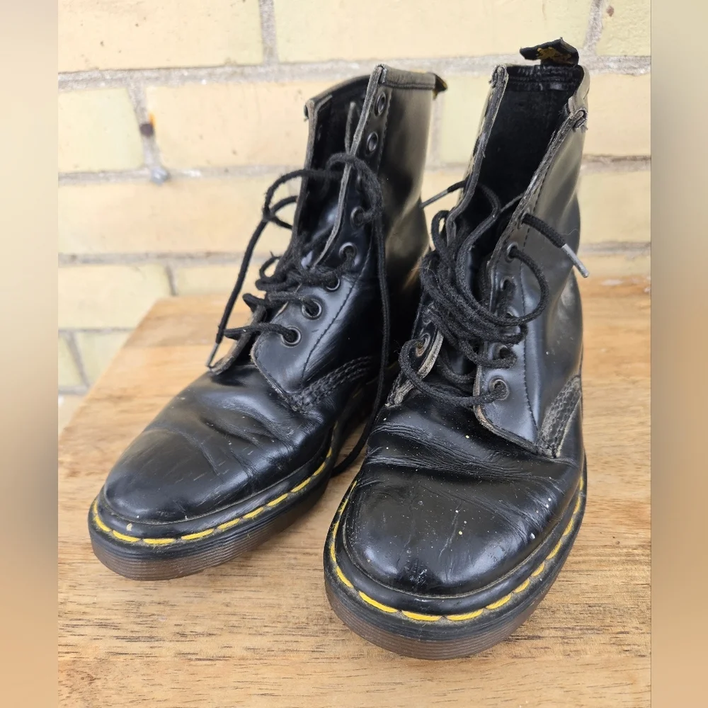 Vintage Made in England Dr. Martens - Picture 2 of 12